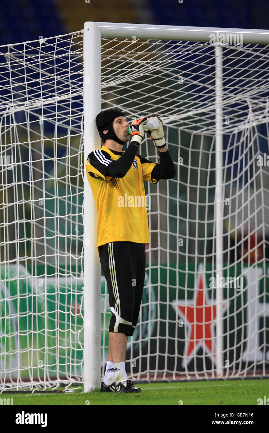 Chelsea goalkeeper petr cech during a break in training hires stock