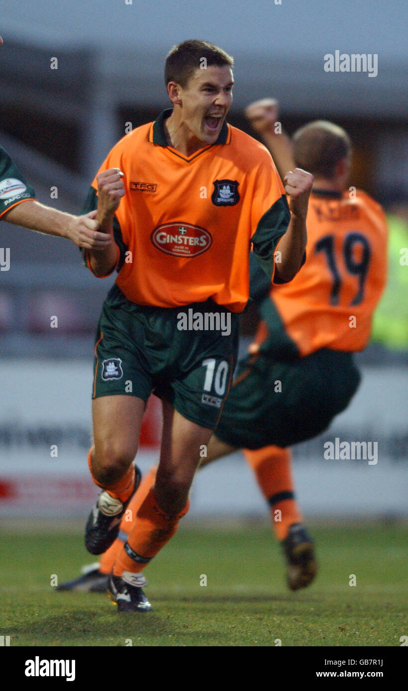 Soccer - AXA FA Cup - First Round - Northampton Town v Plymouth Argyle. Plymouth Argyle's Ian Stonebridge celebrates scoring to level the score at 2-2 against Northampton Town Stock Photo