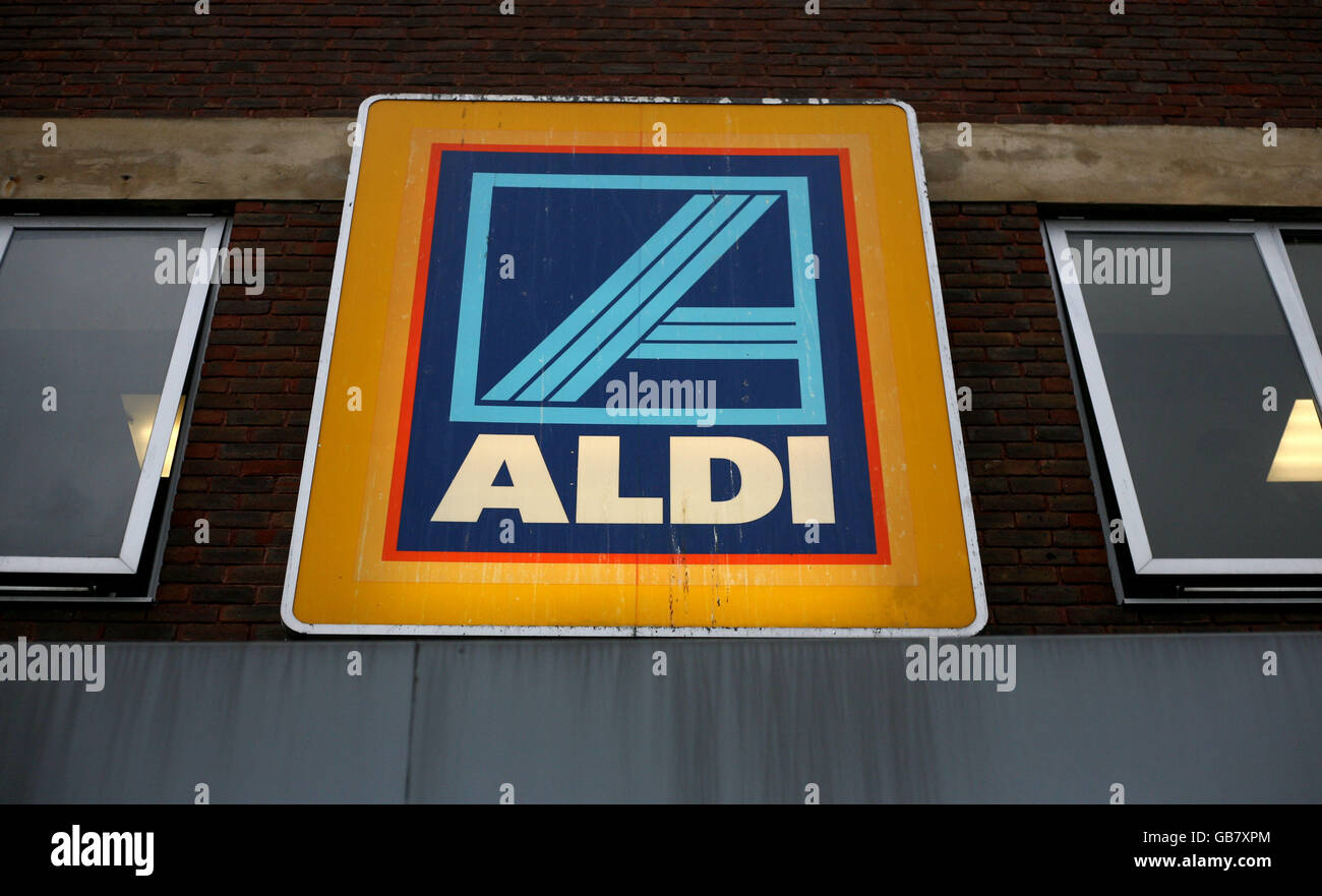 Shopping - Aldi Supermarket Stock Photo - Alamy