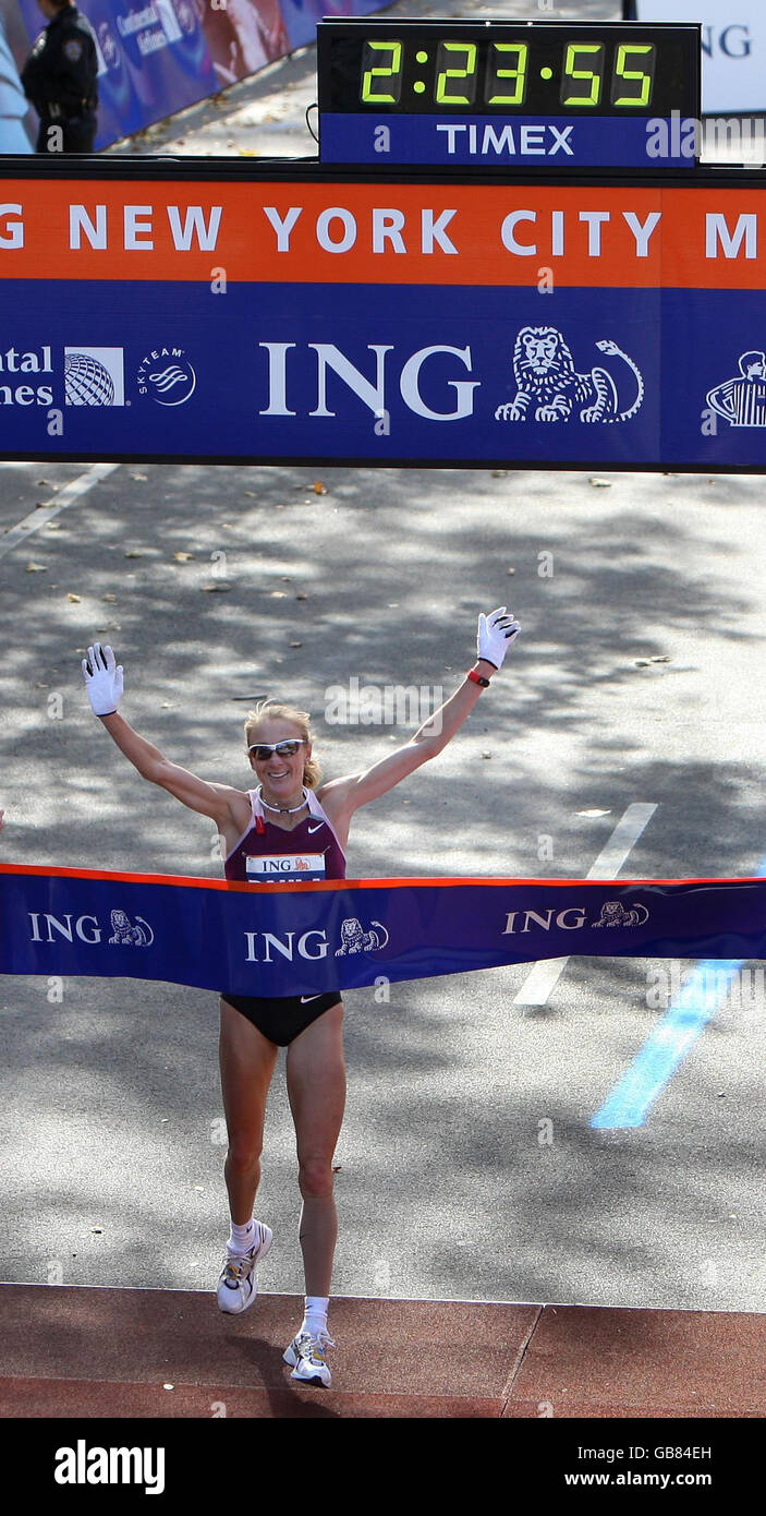 Great Britain's Paula Radcliffe wins the New York Marathon as she crosses the finish line in Central Park, New York, USA. Stock Photo