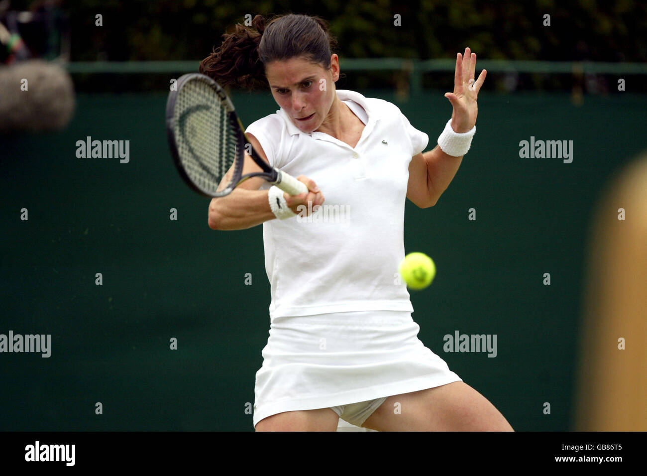 Tennis - Wimbledon 2003 -Second Round - Vera Zvonareva v Iroda Tulyaganova Stock Photo