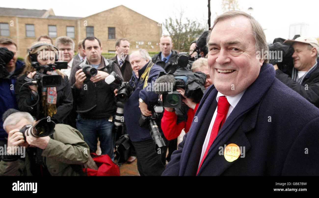 John Prescott campaigns outside Fife House, Fife Council's HQ, ahead of