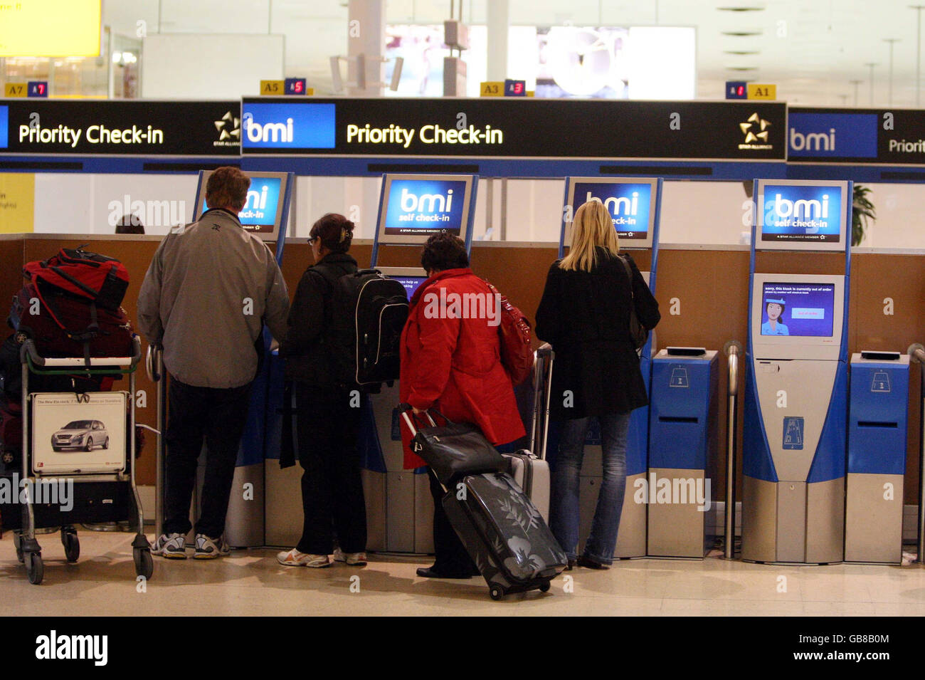 Lufthansa check in desks at heathrow airport hires stock photography and images Alamy