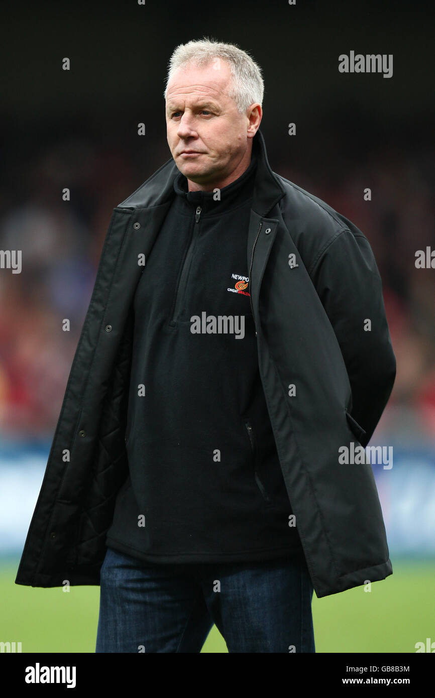 Rugby Union - EDF Energy Cup - Gloucester v Newport Gwent Dragons - Kingsholm Stadium. Newport Gwent Dragons' Head coach Paul Turner Stock Photo