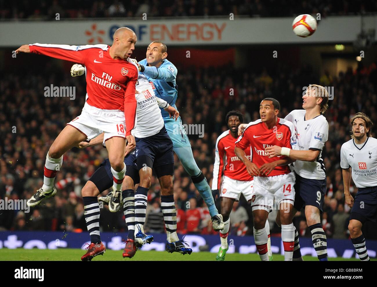 Tottenham hotspur left back hi-res stock photography and images - Alamy