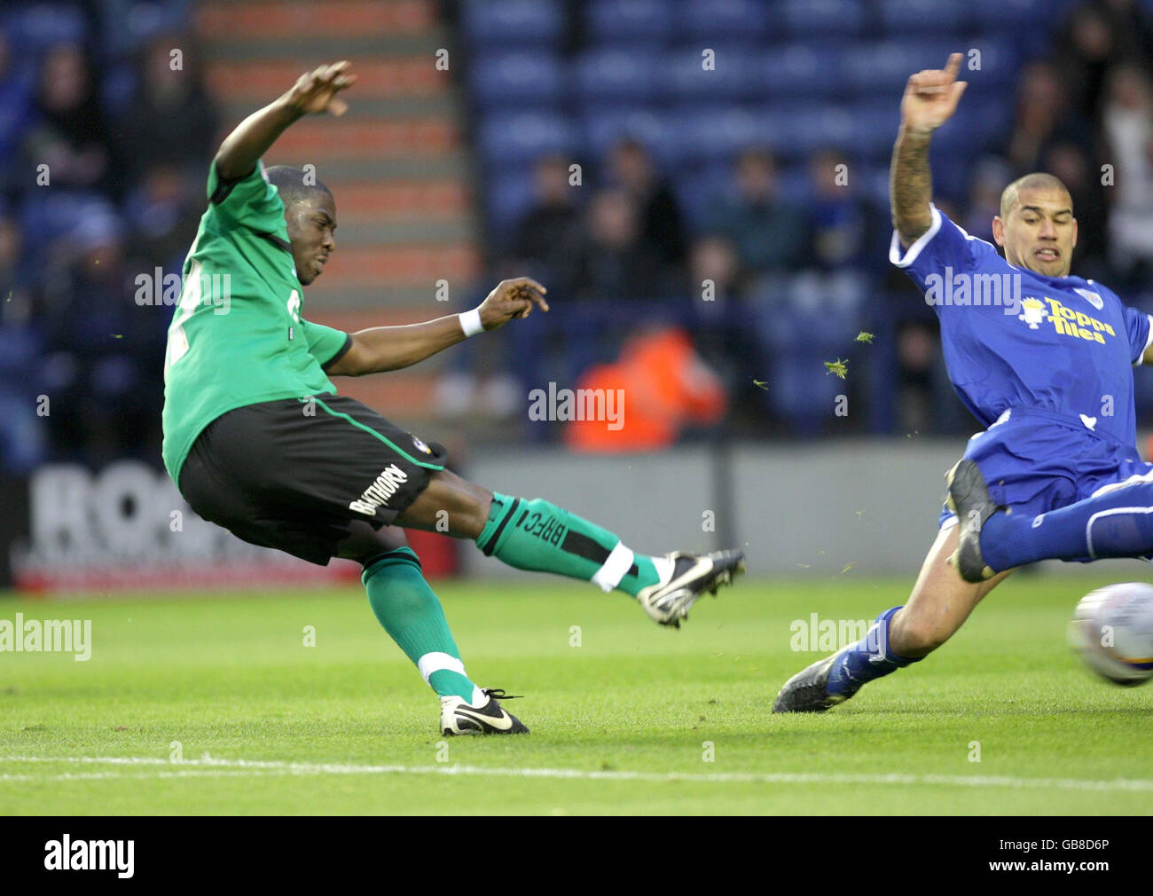 Joe Kuffour shoots at goal for Bristol Rovers ahead of Patrick Kisnorbo during the Coca-Cola League One match at the Walkers Stadium, Leicester. Stock Photo