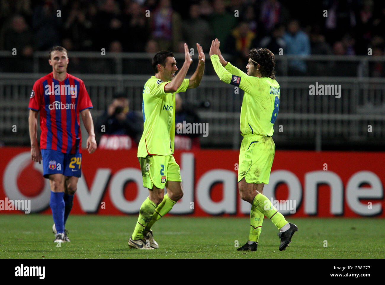 Soccer - UEFA Champions League - Group F - Olympique Lyonnais v Steaua  Bucuresti - Municipal Stade De Gerland Stock Photo - Alamy