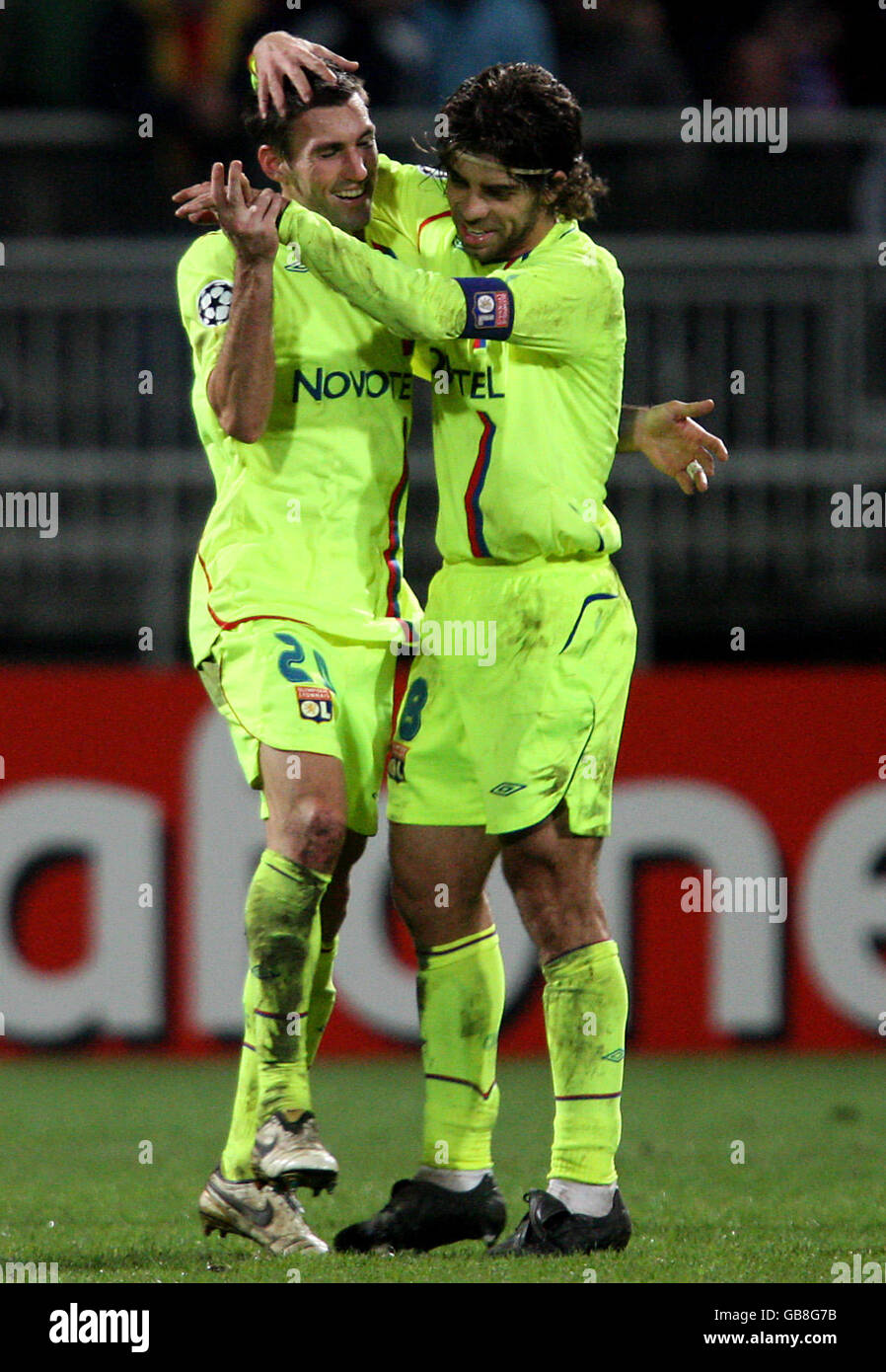 Soccer - UEFA Champions League - Group F - Olympique Lyonnais v Steaua  Bucuresti - Municipal Stade De Gerland Stock Photo - Alamy