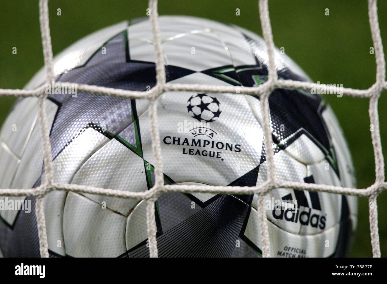 Soccer - UEFA Champions League - Group F - Olympique Lyonnais v Steaua  Bucuresti - Municipal Stade De Gerland Stock Photo - Alamy