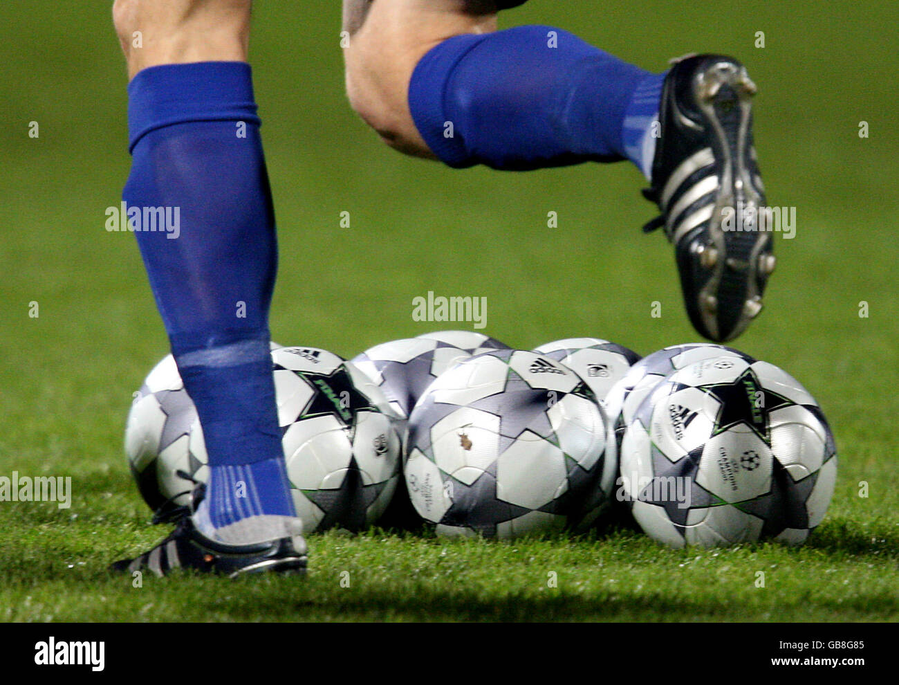 Steaua Bucuresti players warm up with UEFA Champions League match balls  Stock Photo - Alamy