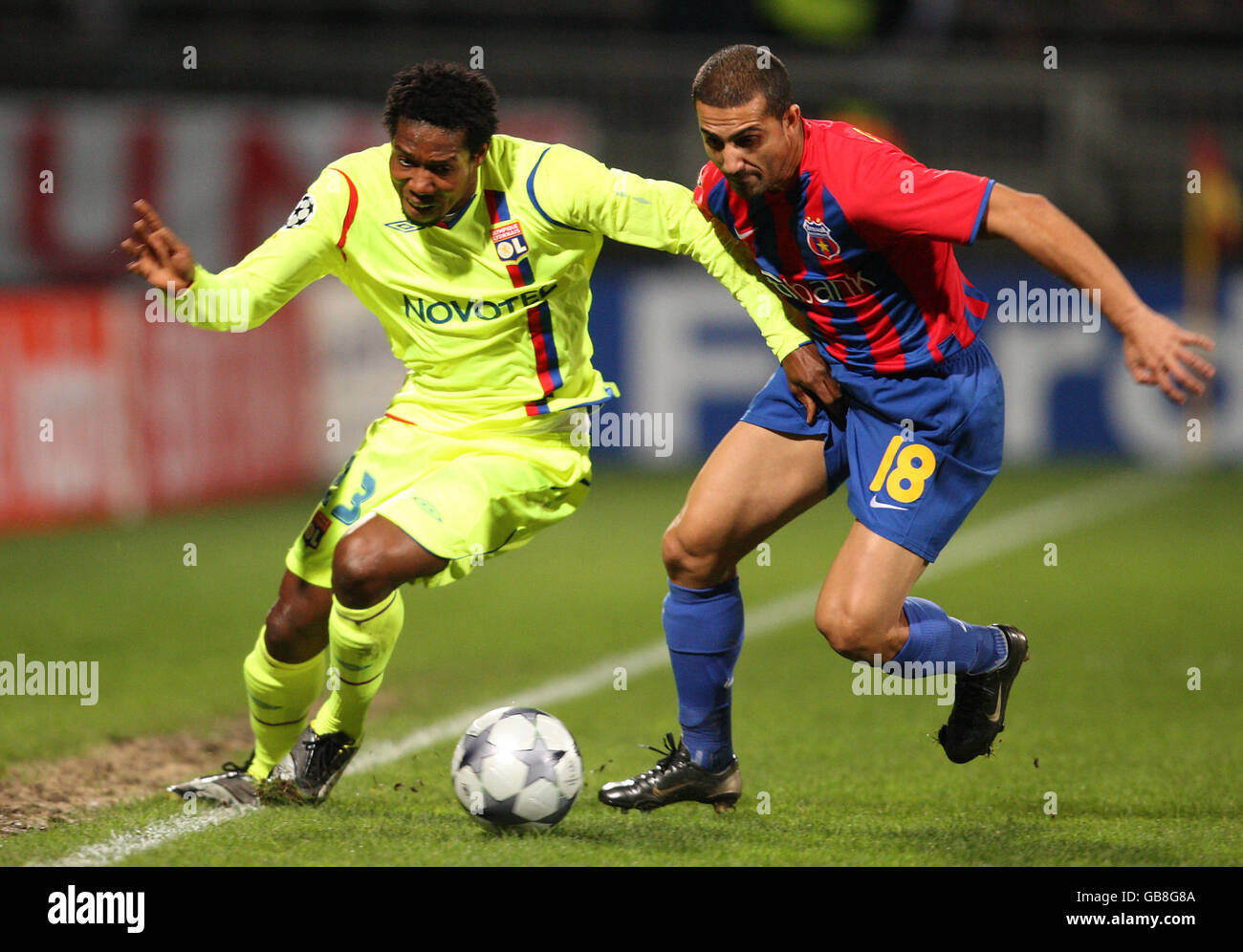 Soccer - UEFA Champions League - Group F - Olympique Lyonnais v Steaua  Bucuresti - Municipal Stade De Gerland Stock Photo - Alamy