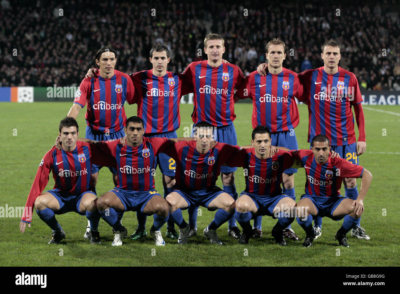 Soccer - UEFA Champions League - Group F - Olympique Lyonnais v Steaua  Bucuresti - Municipal Stade De Gerland Stock Photo - Alamy