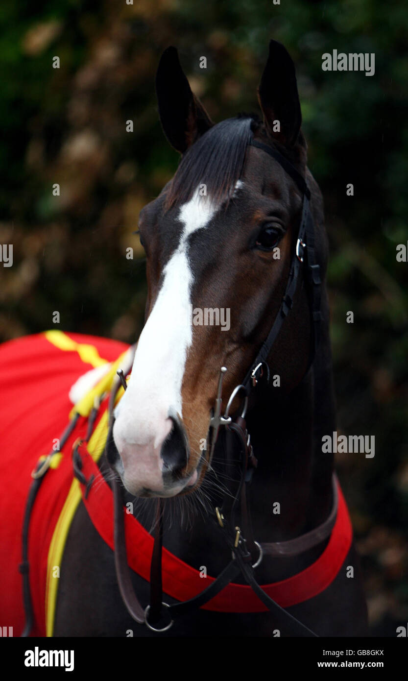 Pond house stables visit hires stock photography and images Alamy