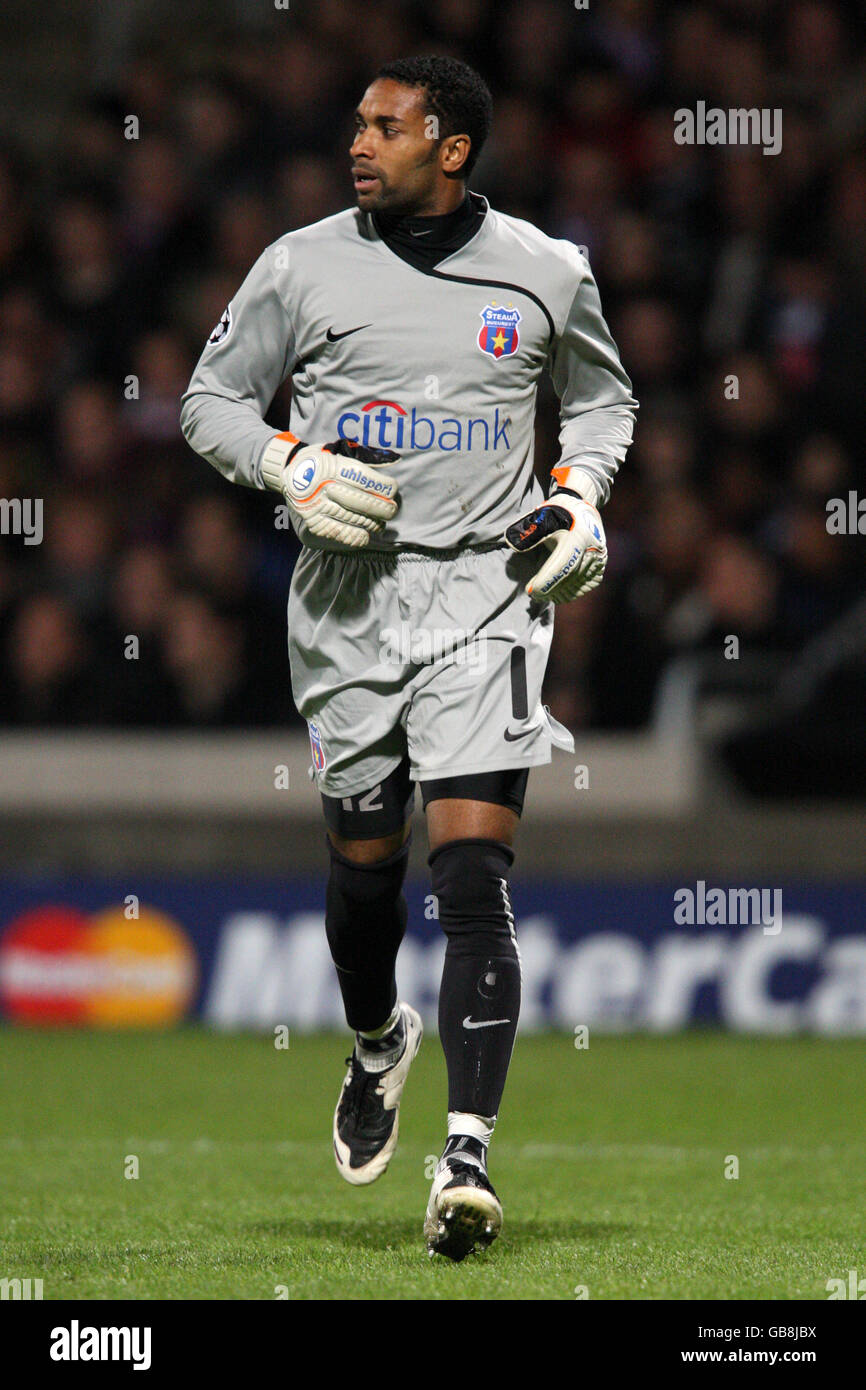 Soccer - UEFA Champions League - Group F - Olympique Lyonnais v Steaua  Bucuresti - Municipal Stade De Gerland Stock Photo - Alamy