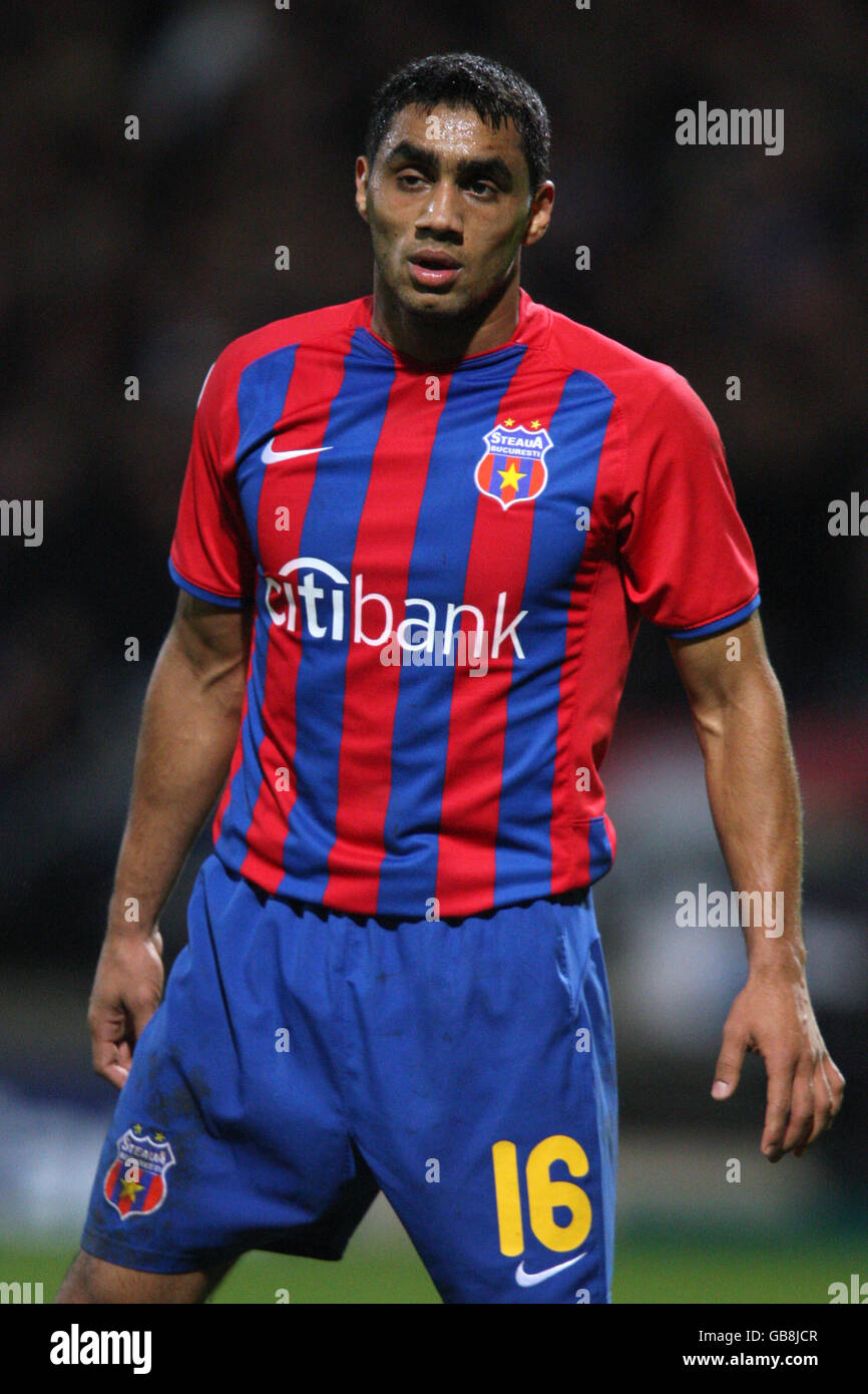 Soccer - UEFA Champions League - Group F - Olympique Lyonnais v Steaua  Bucuresti - Municipal Stade De Gerland Stock Photo - Alamy