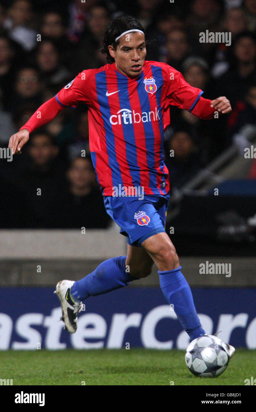 Soccer - UEFA Champions League - Group F - Olympique Lyonnais v Steaua  Bucuresti - Municipal Stade De Gerland Stock Photo - Alamy