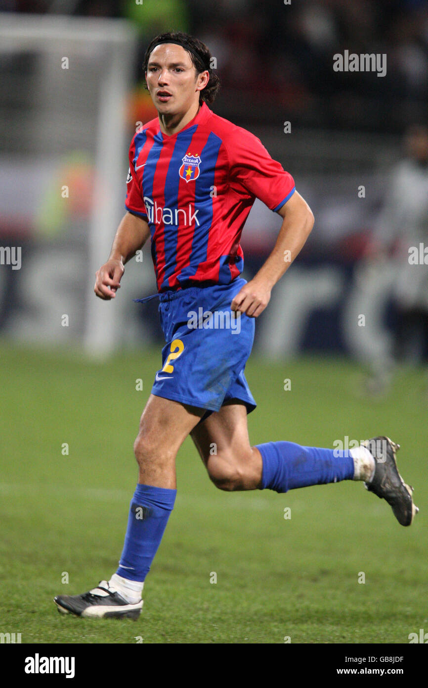 Soccer - UEFA Champions League - Group F - Olympique Lyonnais v Steaua  Bucuresti - Municipal Stade De Gerland Stock Photo - Alamy