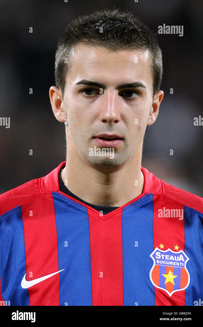 Soccer - UEFA Champions League - Group F - Olympique Lyonnais v Steaua  Bucuresti - Municipal Stade De Gerland Stock Photo - Alamy