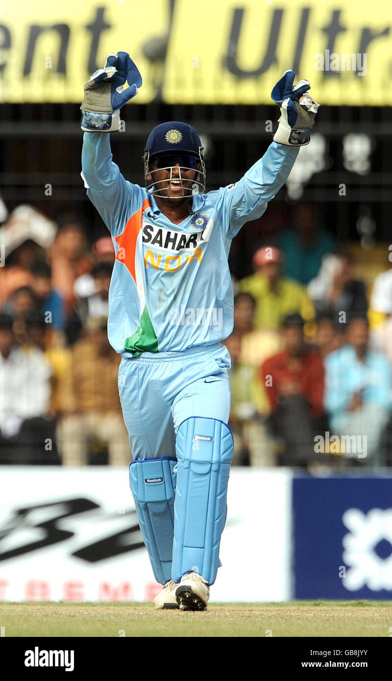 Indias mahendra singh dhoni celebrates hi-res stock photography and images  - Alamy, image size:800x1390