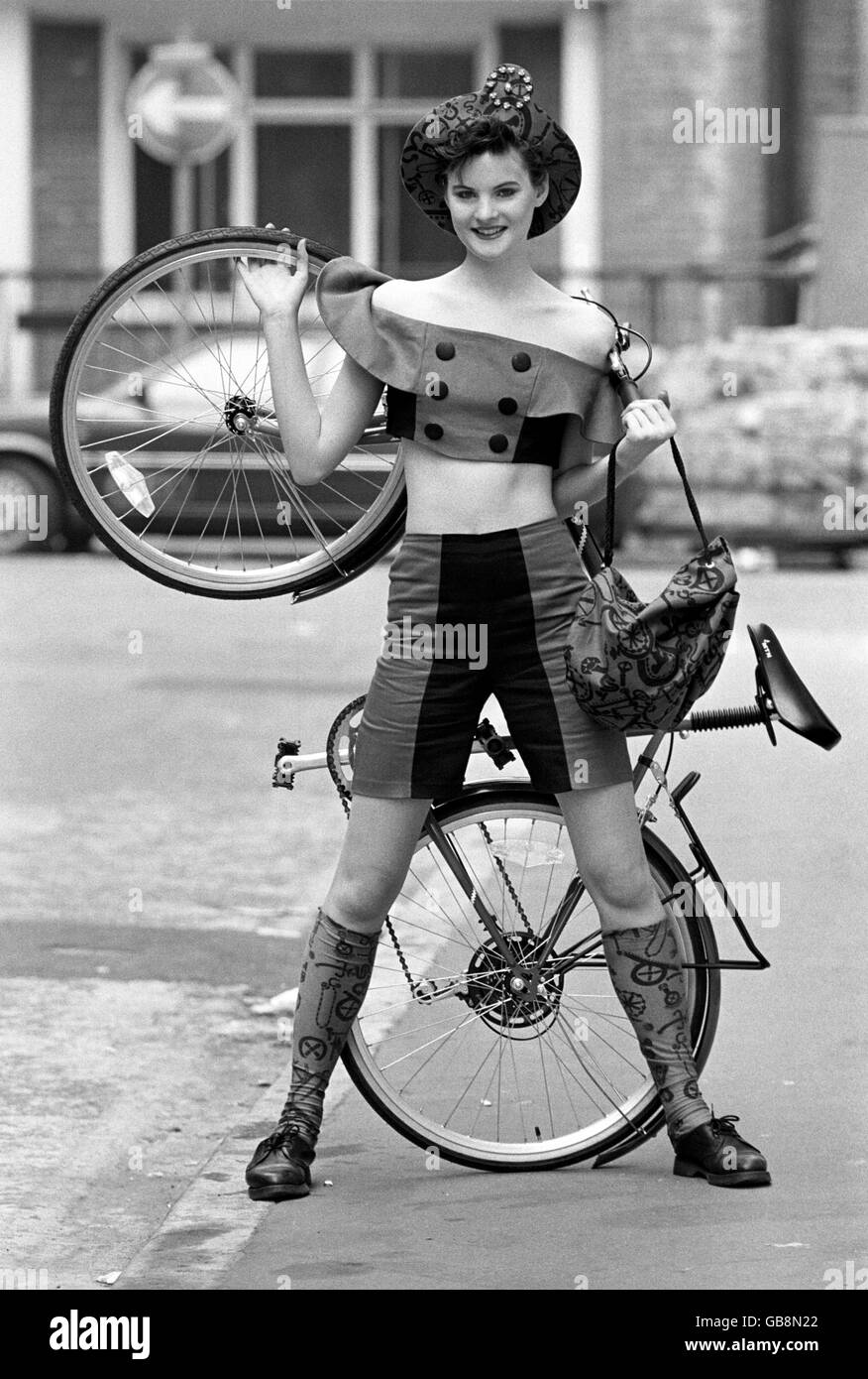 Model Fiona sports fashion student Suzanne Lee's design in bike wear, commissioned by bicycle mail order company Freewheel. Stock Photo