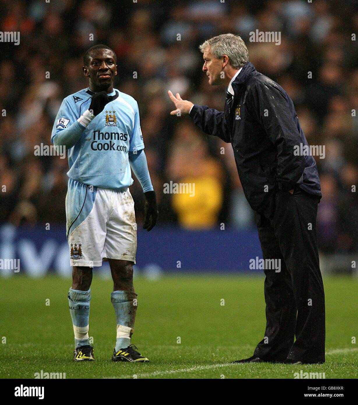 Soccer - Barclays Premier League - Manchester City v Tottenham Hotspur - City of Manchester Stadium. Manchester City manager Mark Hughes gives instructions to Shaun Wright-Phillips on the touchline Stock Photo