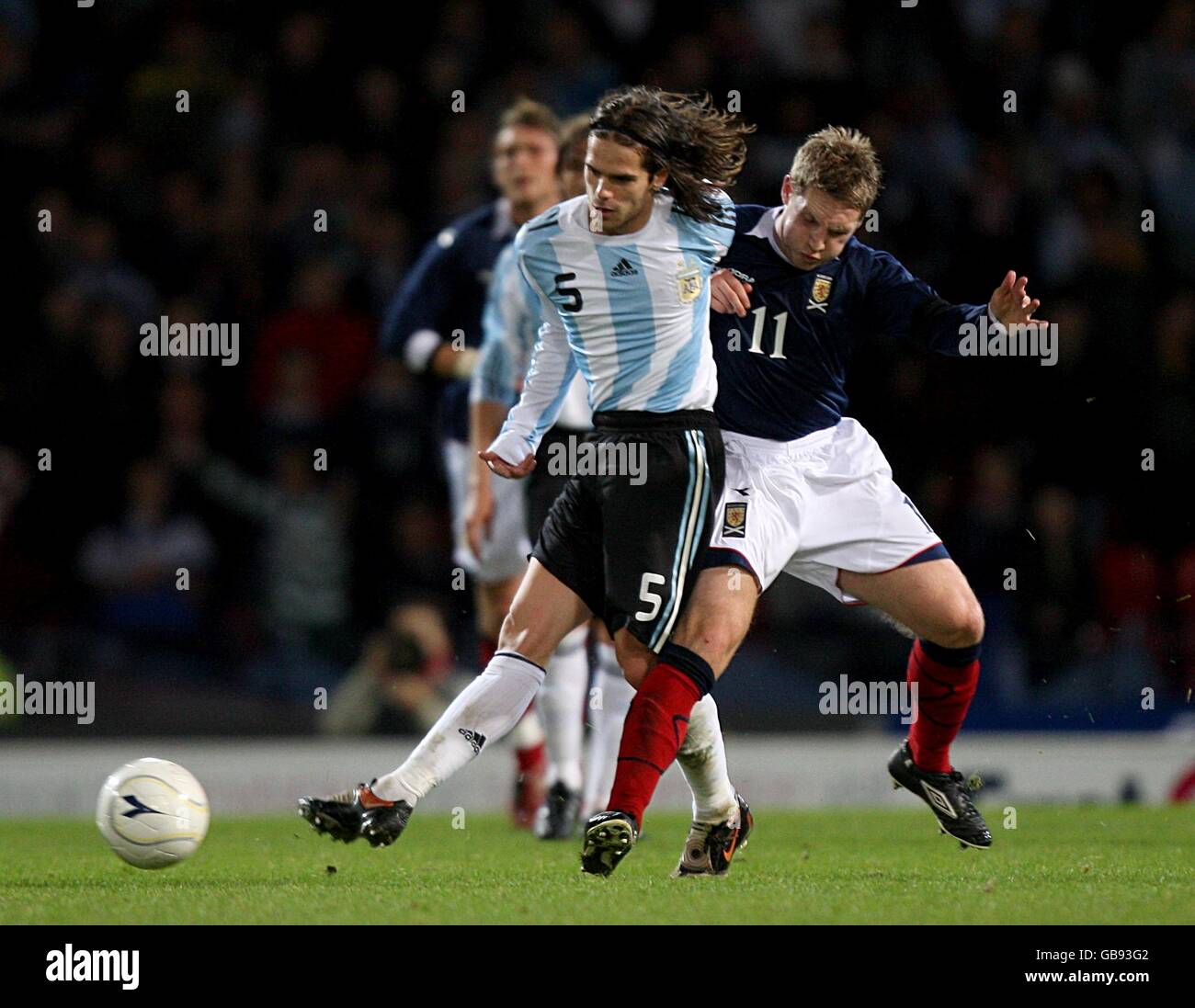 Soccer - International Friendly - Scotland v Argentina - Hampden Park. Scotland's Kris Commons (r) and Argentina's Fernando Gago battle for the ball Stock Photo