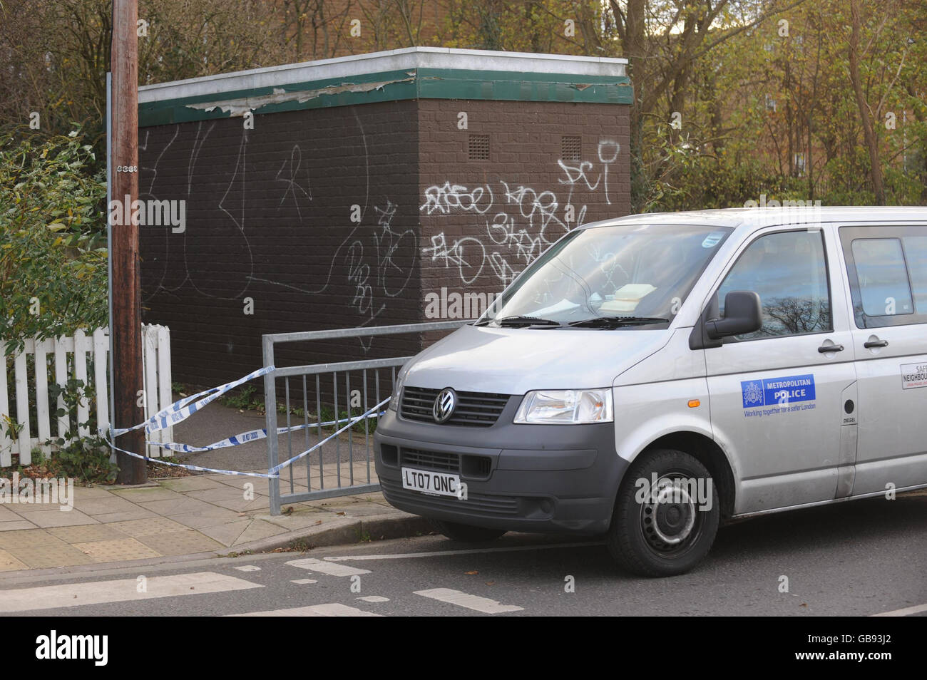 Man shot dead in Alleyway Stock Photo Alamy