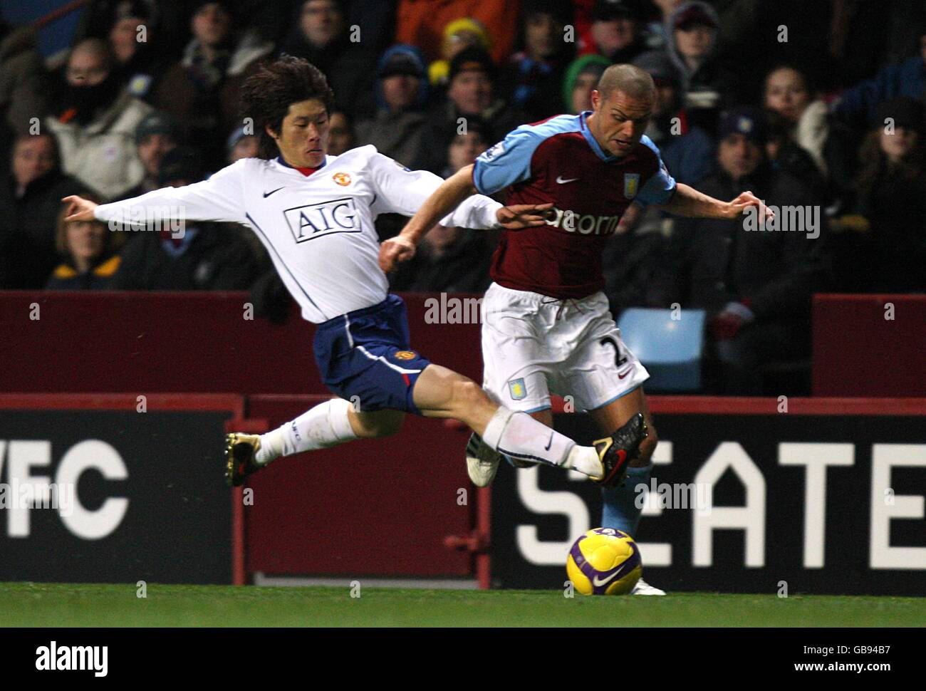 Soccer - Barclays Premier League - Aston Villa v Manchester United - Villa Park. Aston Villa's Luke Young (r) and Manchester United's Ji-Sung Park battle for the ball Stock Photo
