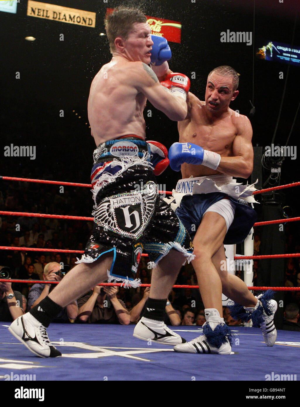 Boxing - IBF Light-Welterweight - Paulie Malignaggi v Ricky Hatton - MGM  Grand Hotel Stock Photo - Alamy