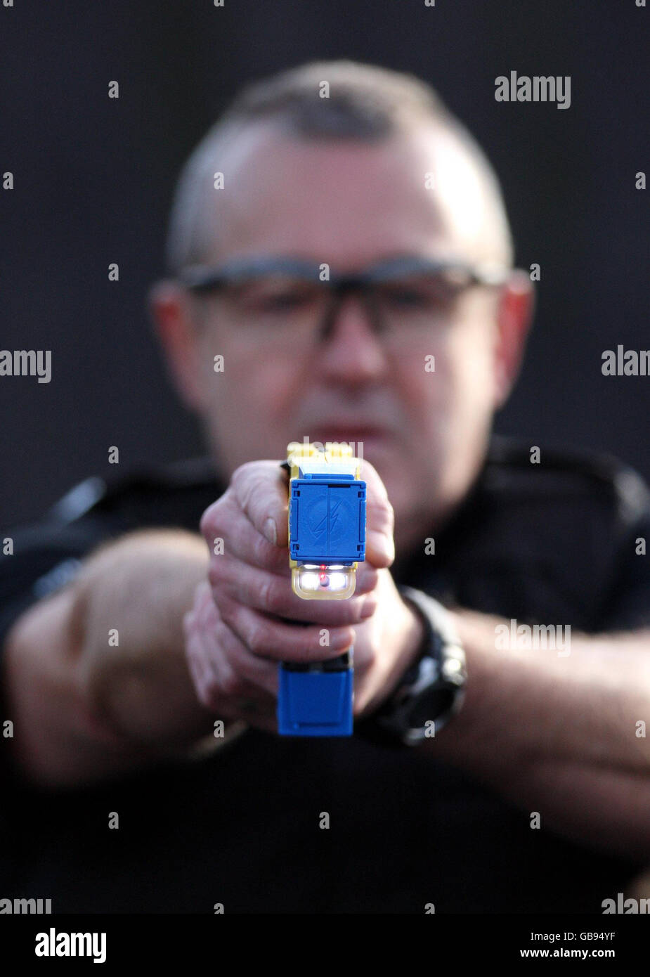 Taser stun gun demonstration Stock Photo Alamy