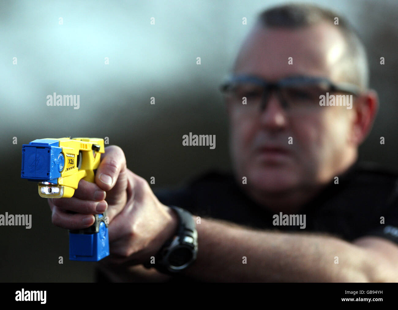 Taser stun gun demonstration Stock Photo Alamy