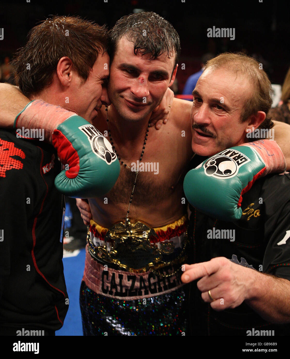Wales' Joe Calzaghe celebrates his points victory over USA's Roy Jones Joe Calzaghe with his father and trainer Enzo (right) and uncle Sergio after the light-heavyweight bout at Madison Square Garden, New York, USA. Stock Photo