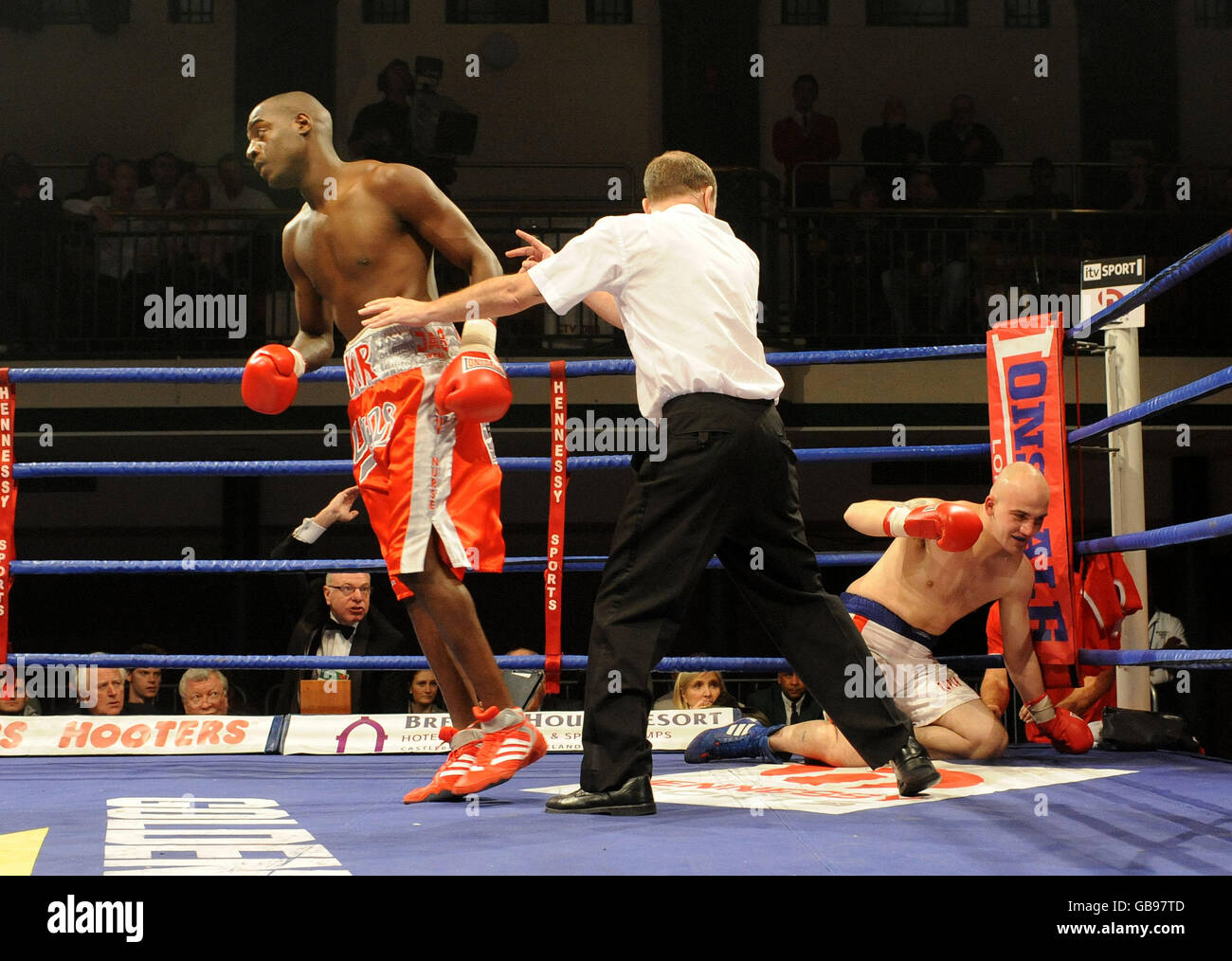 Boxing - Dwayne Lewis v Dean Walker - Super-Middleweight - Bethnal Green - London Stock Photo