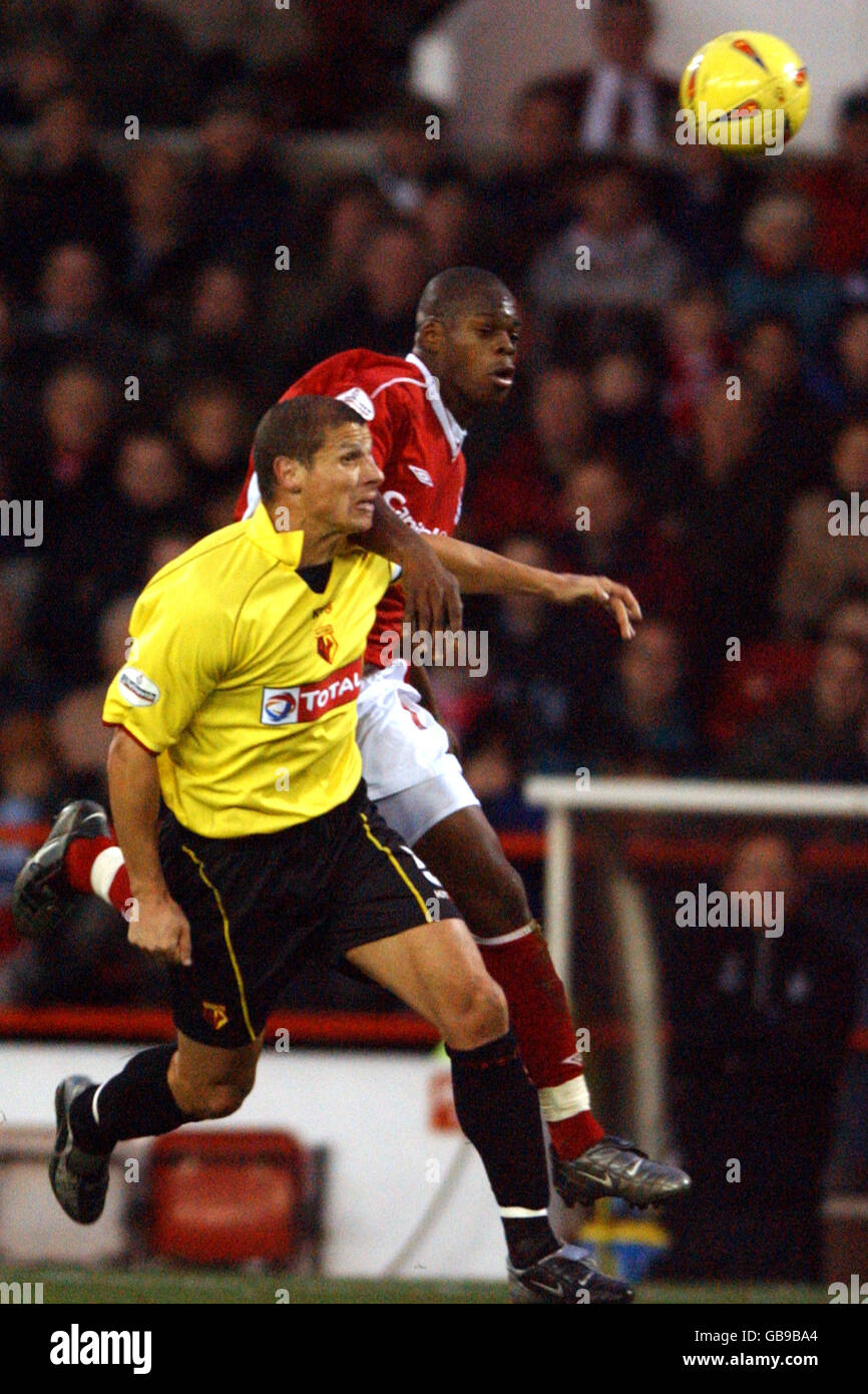 Soccer - Nationwide League Division One - Nottingham Forest v Watford. Nottingham Forest's Marlon Harewood (r) and Watford's Neil Cox battle for the ball Stock Photo