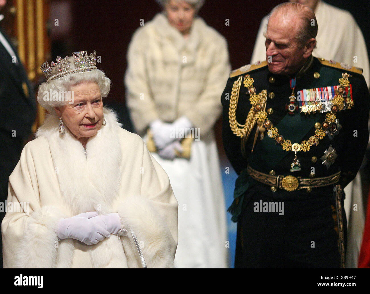 королева елизавета 2 на троне. елизавета ii дом. Reina isabel ii. коронация принца чарльза. престол после елизаветы 2.