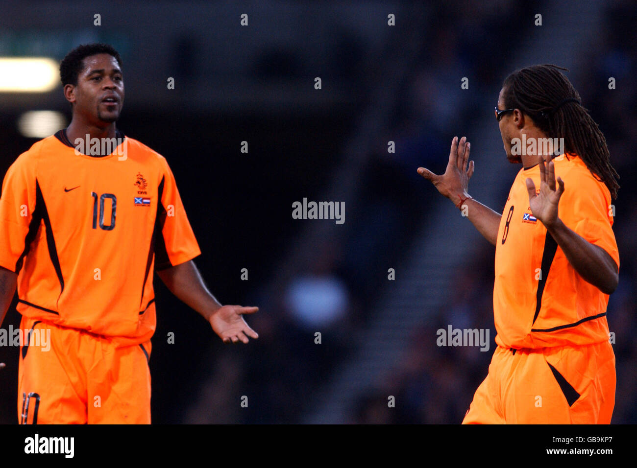 Soccer - European Championships 2004 Play-Off - First Leg - Scotland v Holland. Holland's Edgar Davids (r) and Patrick Kluivert (l) have a difference of opinions during the game Stock Photo