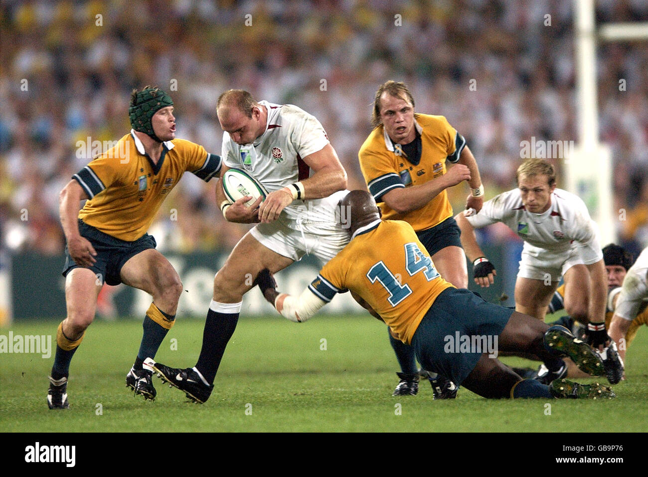 England's Lawrence Dallaglio powers his way into Austrailian defence of Elton Flatley (left), Wendell Sailor(14) and Phil Waugh (background) Stock Photo