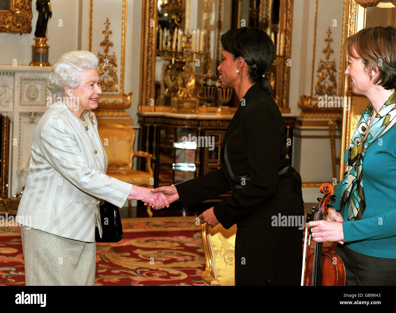 Britains queen elizabeth ii shakes hands with condoleezza rice hi-res ...