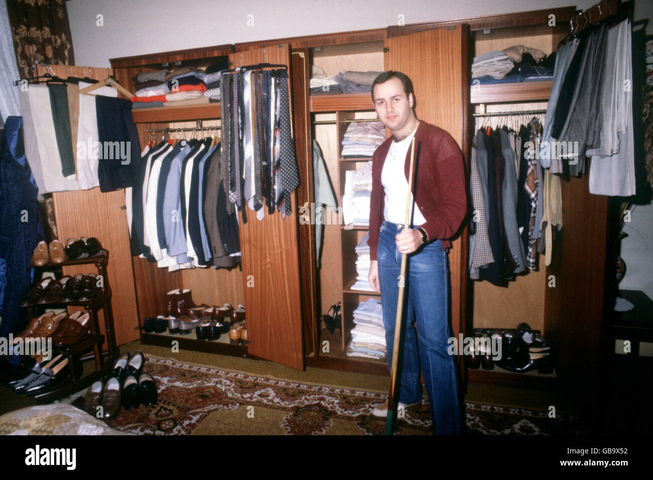 Snooker. Tony Meo shows off his extensive wardrobe Stock Photo