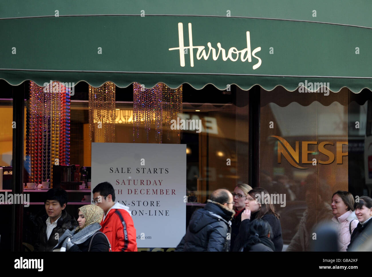 Harrods Winter Sale London Stock Photo Alamy
