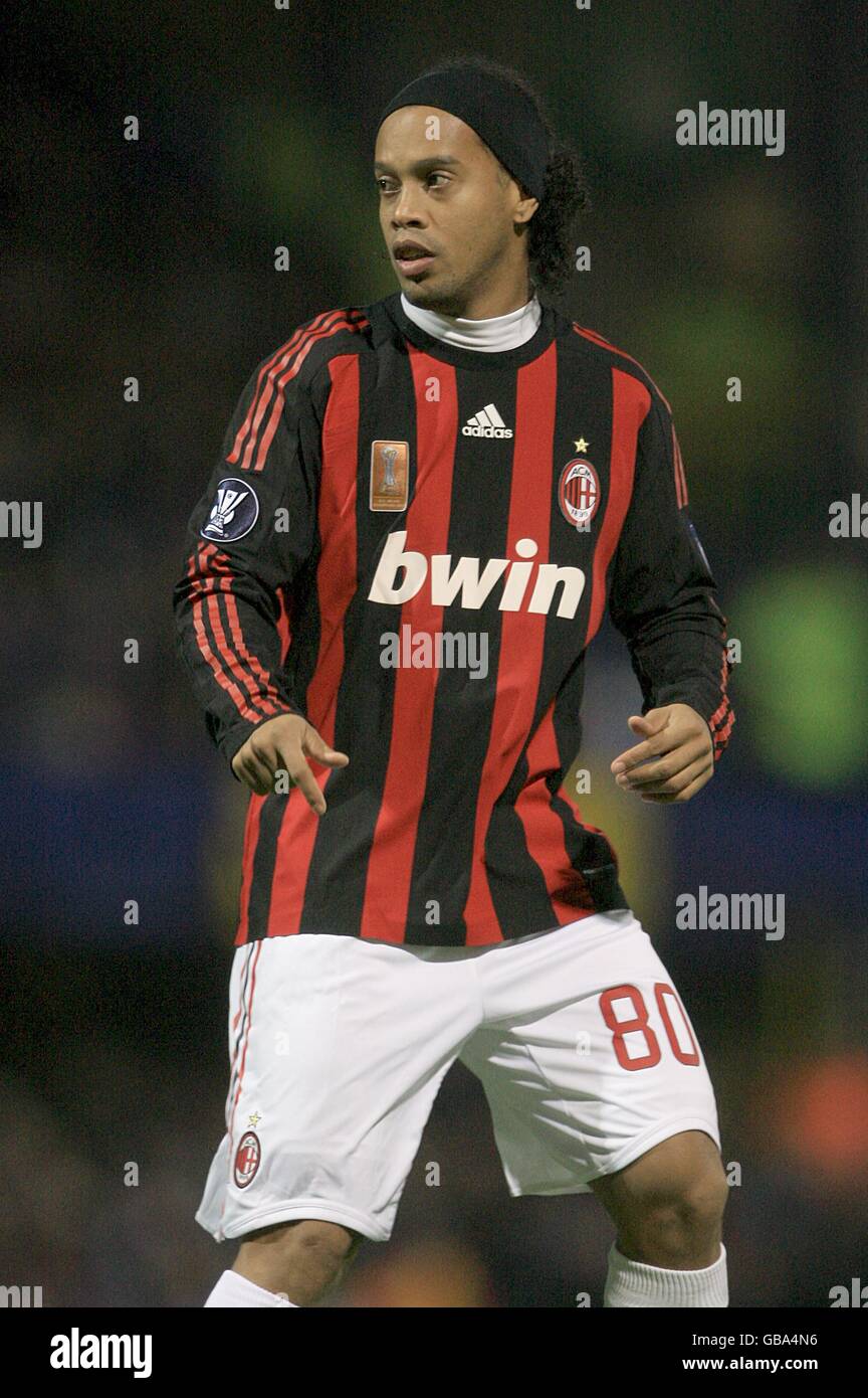 Soccer - UEFA Cup - Group E - Portsmouth v AC Milan - Fratton Park. Gaucho Ronaldinho, AC Milan Stock Photo
