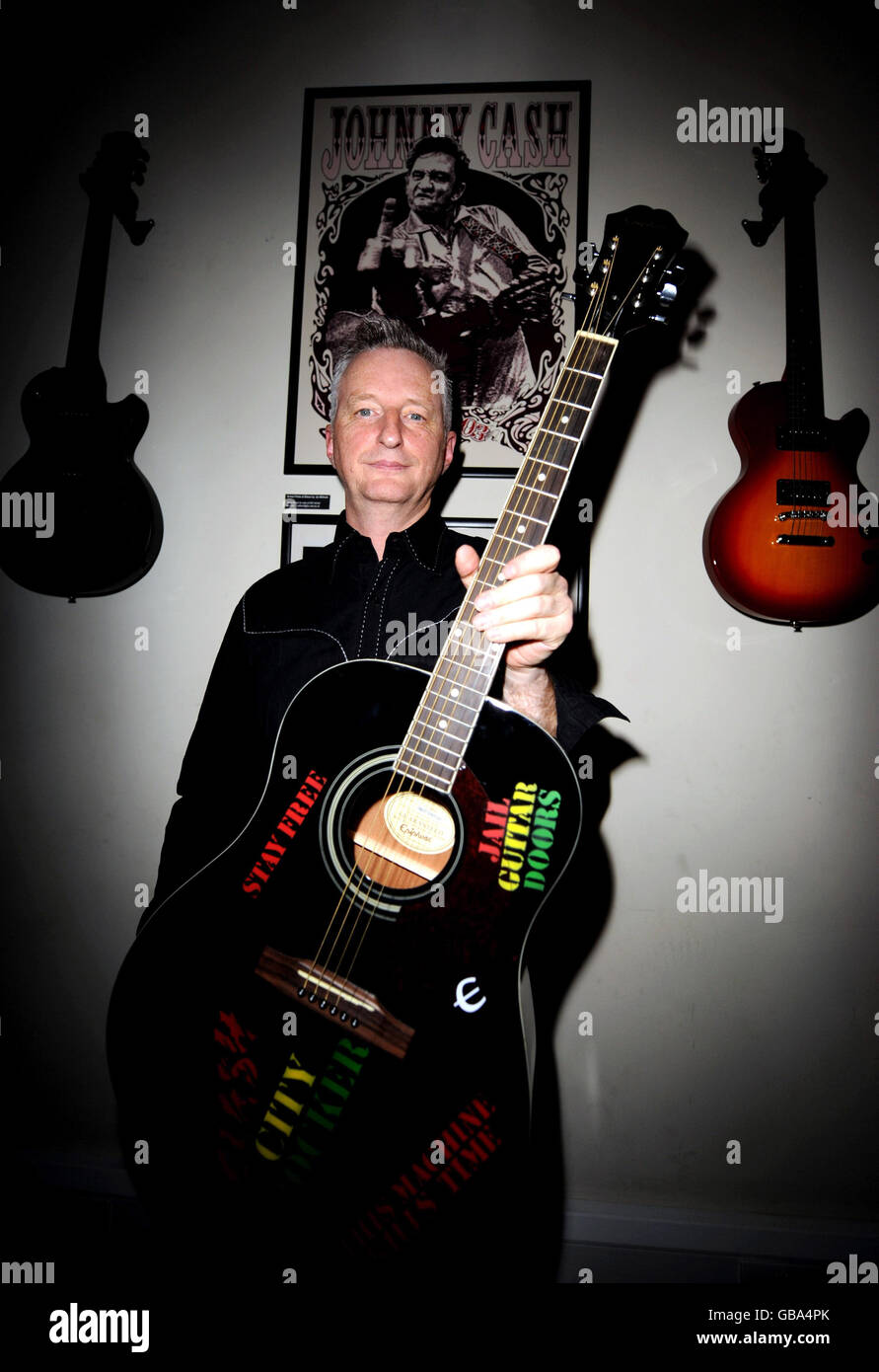 Billy Bragg Performance To Support His Jail Guitar Doors