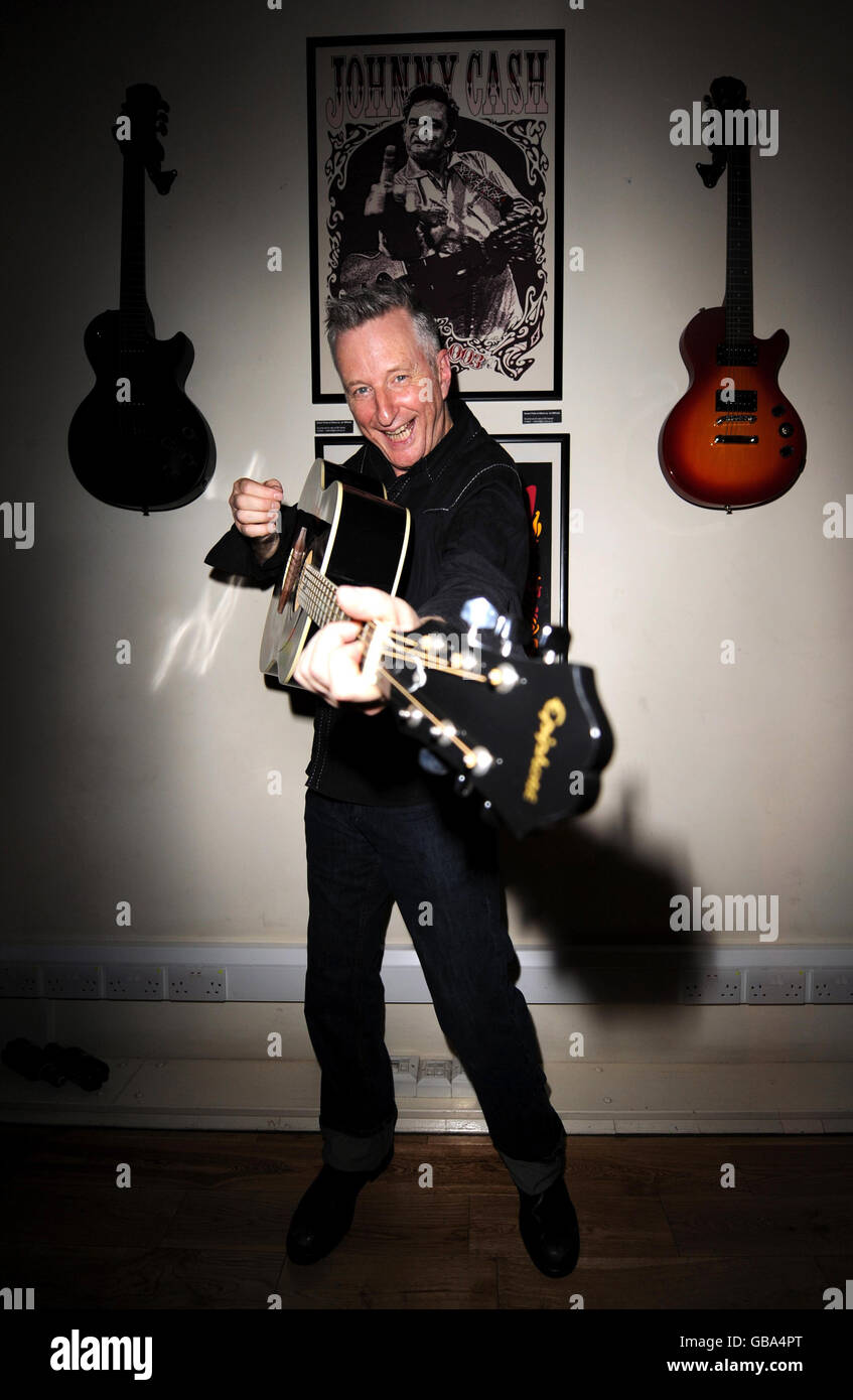 Billy Bragg Performance To Support His Jail Guitar Doors