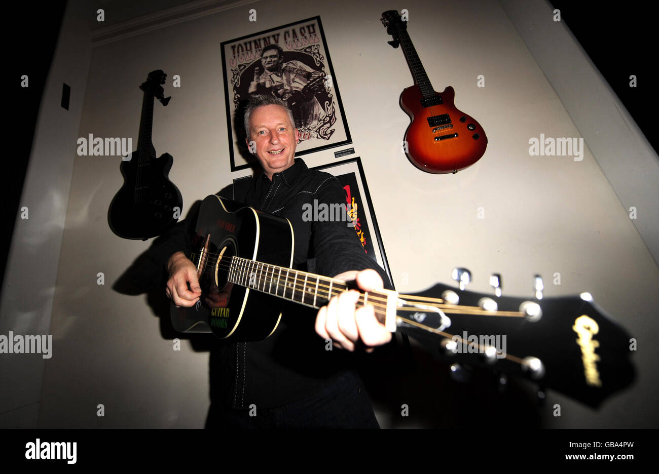 Billy Bragg Performance To Support His Jail Guitar Doors Campaign