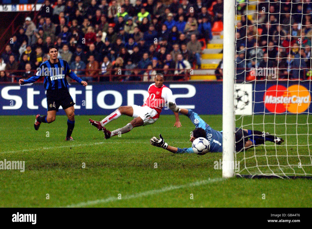 Arsenal V Inter Milan Thierry Henry Hi-res Stock Photography And Images ...