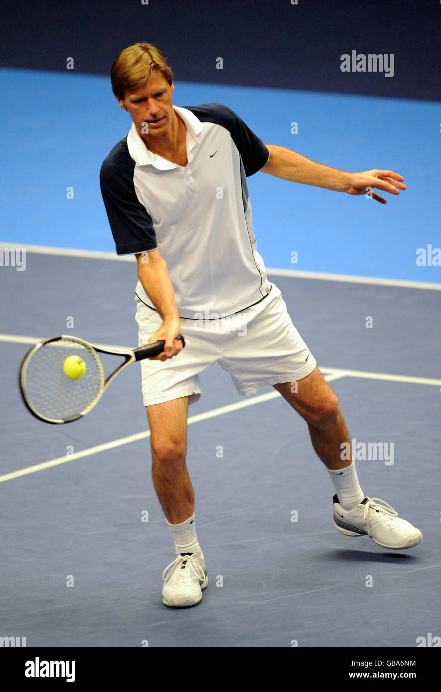 Tennis - BlackRock Tour of Champions 2008 - Day One - The Royal Albert  Hall. Peter Fleming in action during his doubles match Stock Photo - Alamy