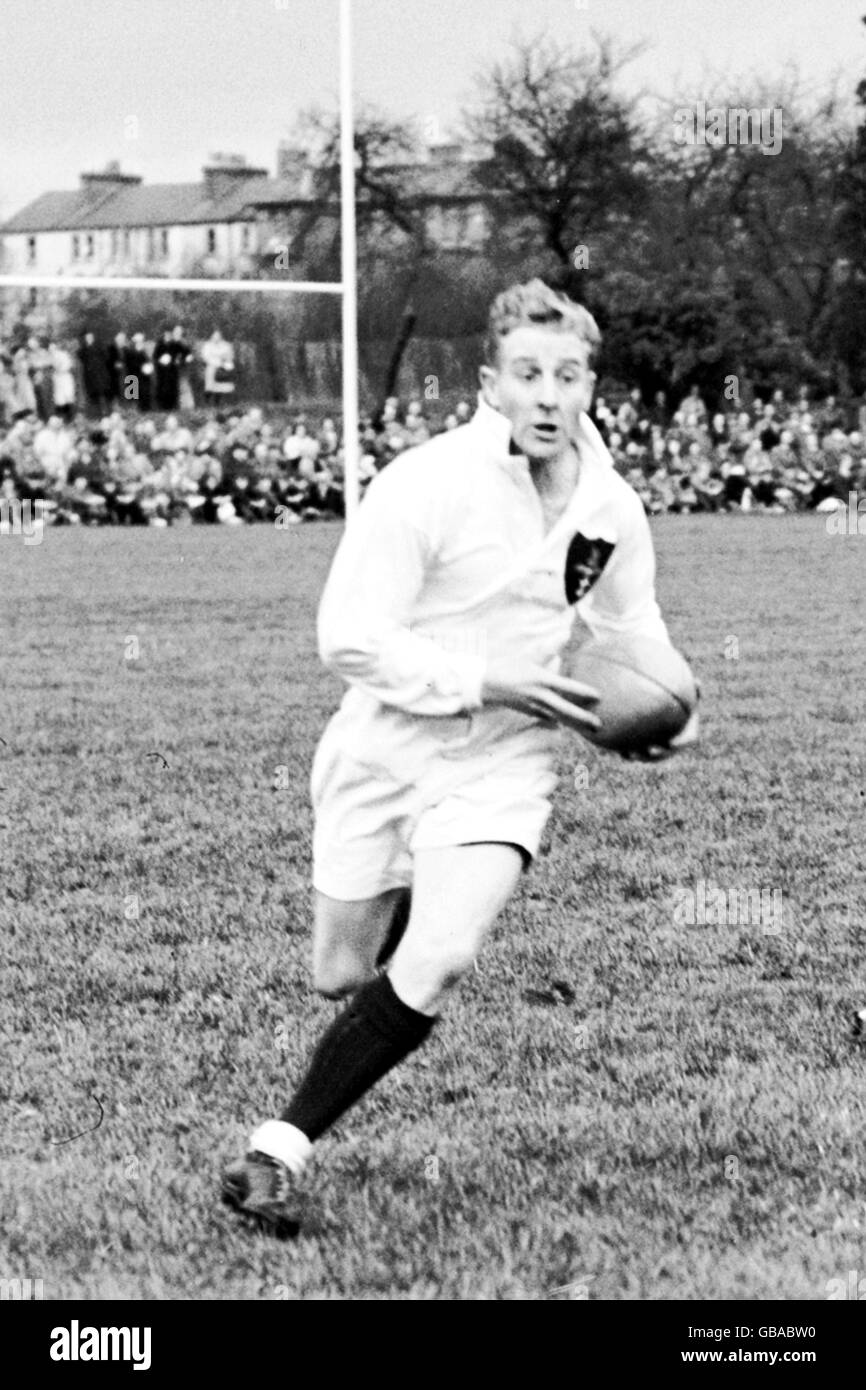 Rugby Union - Oxford University v Major RV Stanley's XV. Stanley's XV's Jack Gregory sprints down the wing Stock Photo