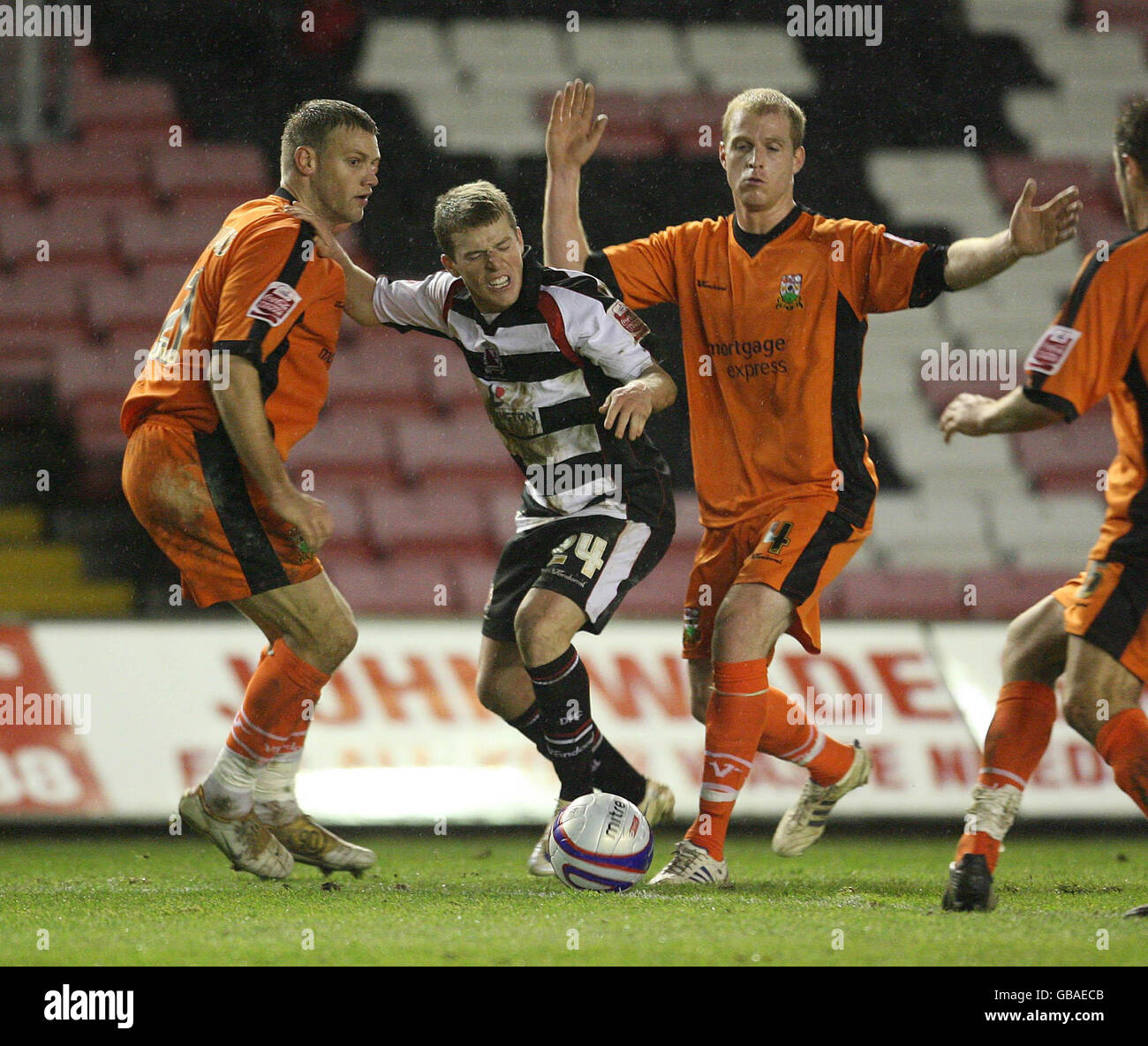 Soccer - Coca Cola League Two - Darlington v Barnet - Darlington Arena - Darlington. Darlington's Billy Clarke (centre) battles through the Barnet defense during the Coca-Cola League Two match at Darlington Arena, Darlington. Stock Photo