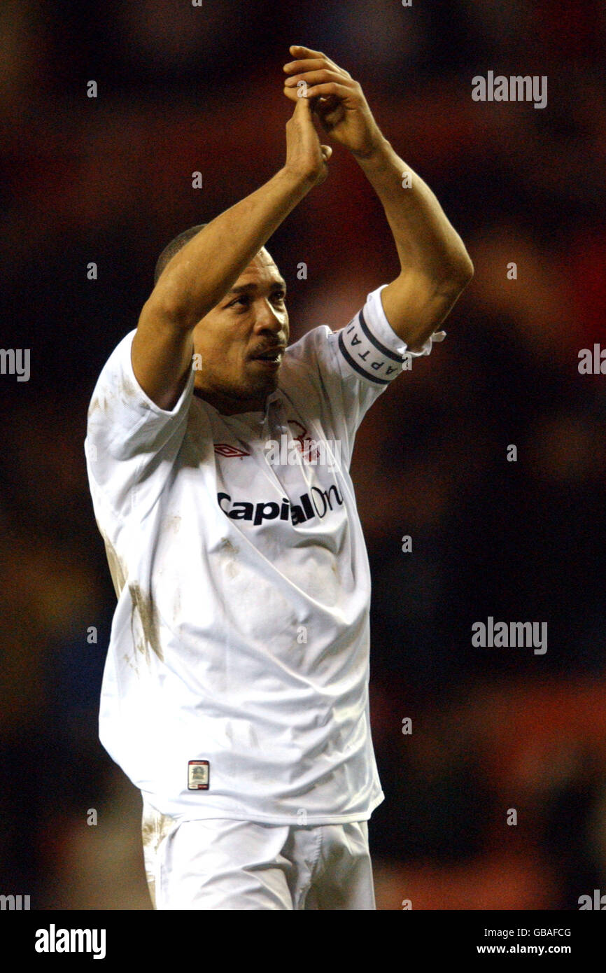 Nottingham Forest's Des Walker applauds the travelling suppport Stock Photo