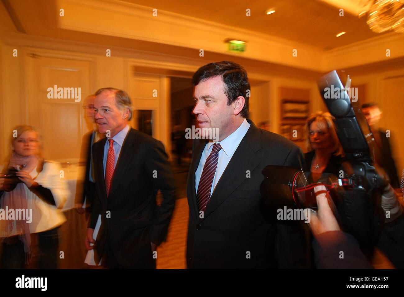 Finance Minister Brian Lenihan and American Ambassador Thomas Foley arrive to address the American Chamber of Commerce Ireland Thanksgiving Lunch in the Four Seasons Hotel, Dublin. Stock Photo